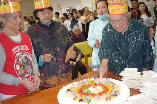 广西:“医养结合”服务体系缓解养老压力 1