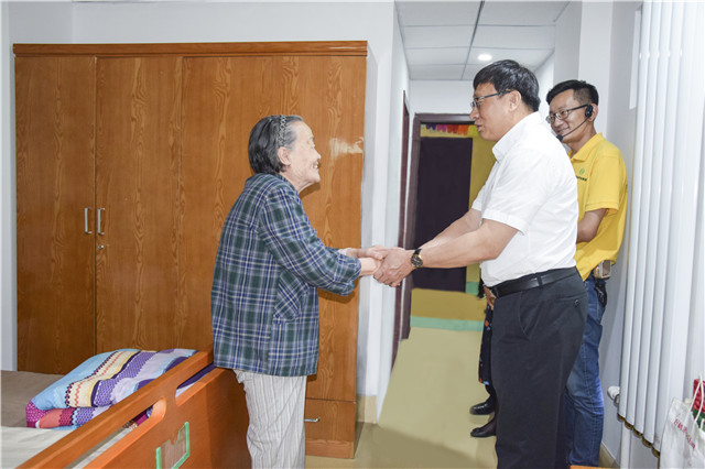 1563413142467795.jpg 02欧阳晓晖看望慰问兰州安宁孝慈苑长者.jpg