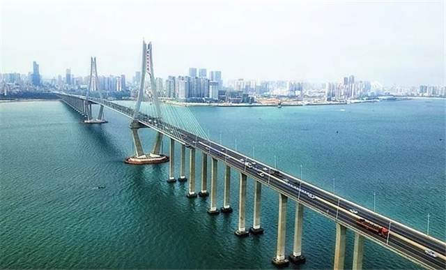 华邦·玥珑湾右邻壮观的海湾大桥.webp.jpg
