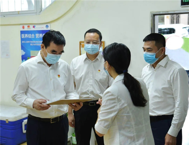 1596772943161317.jpg 石奇珠详细了解长者饭堂运营情况.webp.jpg