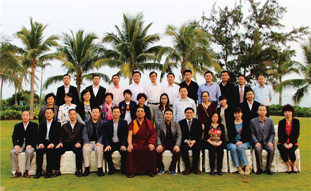李顺臣（三排左一）受邀参加华邦控股集团在海南举行的2014年度大会.png